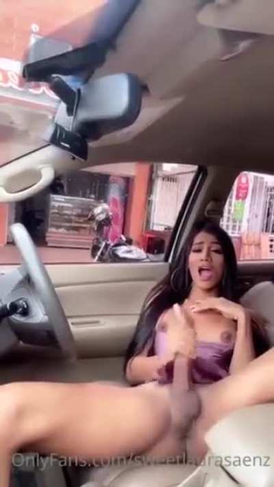 Laura saenz in public 💦