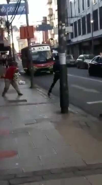 Duele a muerte con cuchillos en Valparaiso