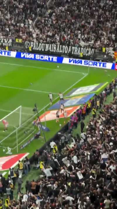 Golaço do Memphis no clássico contra o São Paulo em Itaquera
