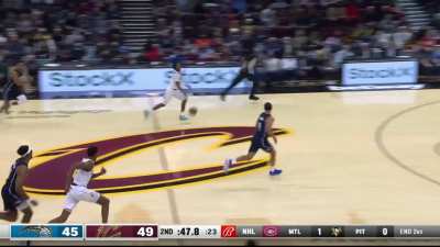 [Highlight] Darius Garland fakes an alley oop to Mobley and hits the smooth layup