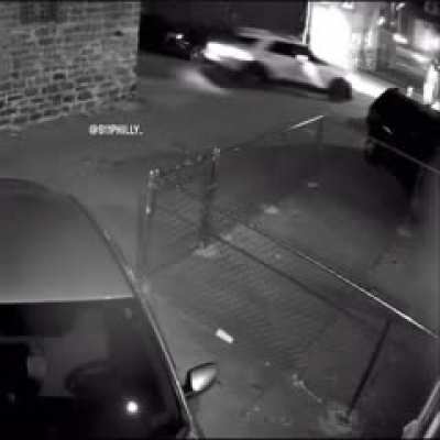 Man jumps out of a moving car during police chase and walks away in plain sight