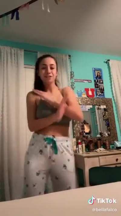 Does anyone have her old vids? @bellafalco