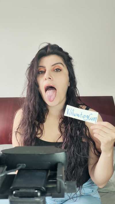 Webcaming and awaiting for cum