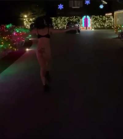👀