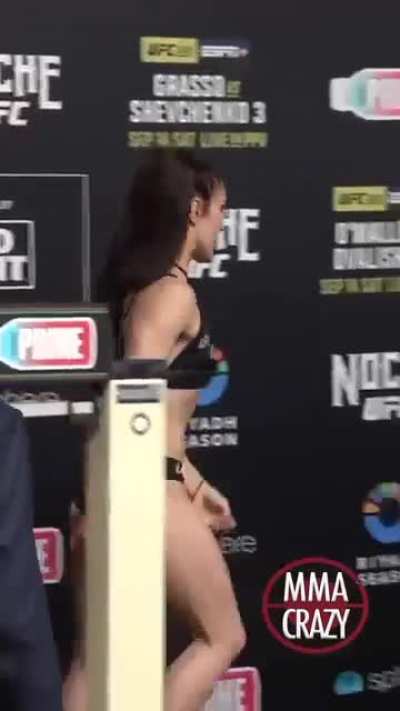 That petite latina booty 🤤