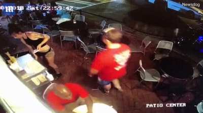Waiter doesn't mess around with sexual harassment