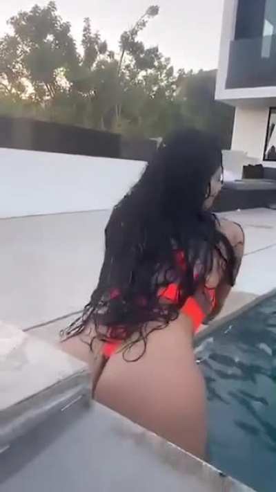 She Banged but She Still Throw It Back