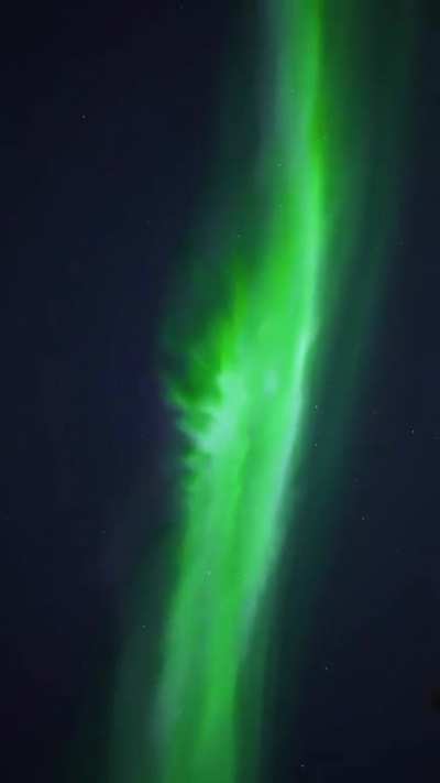 🔥A huge burst of northern lights over Fairbanks, Alaska