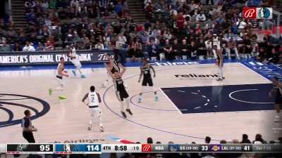 [Highlight] Kyrie with a shot fake, pass fake, before hitting Powell with a lead pass behind the defense