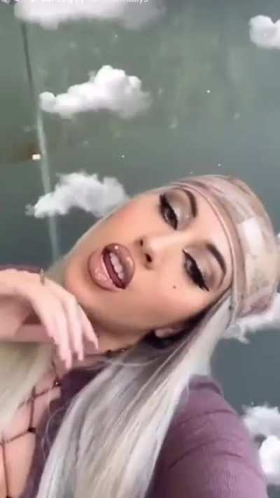 Those lips and that tongue wow
