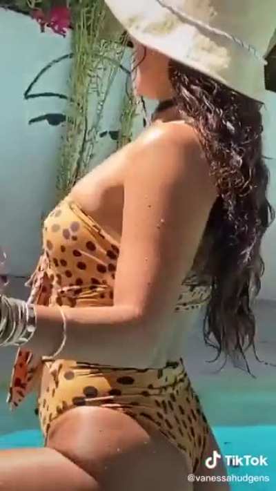 Vanessa Hudgens ass