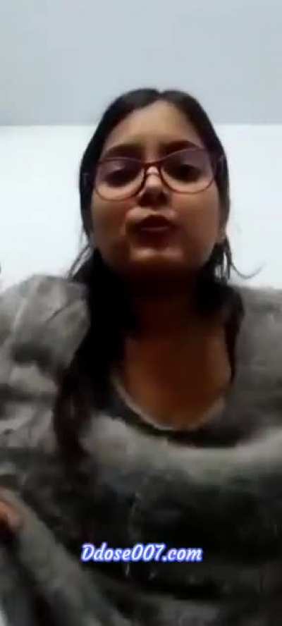 🥵Cute Chashmish Girl New Latest Viral Video Showing Boobs For her Long Distance Boyfr<wbr>iend💦<wbr>!! Don't Miss🥵🔥