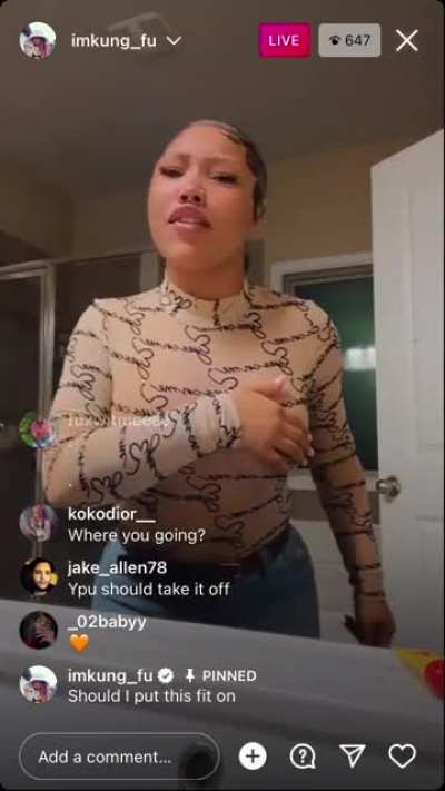 Brooo her new live ended too quick😩🤤