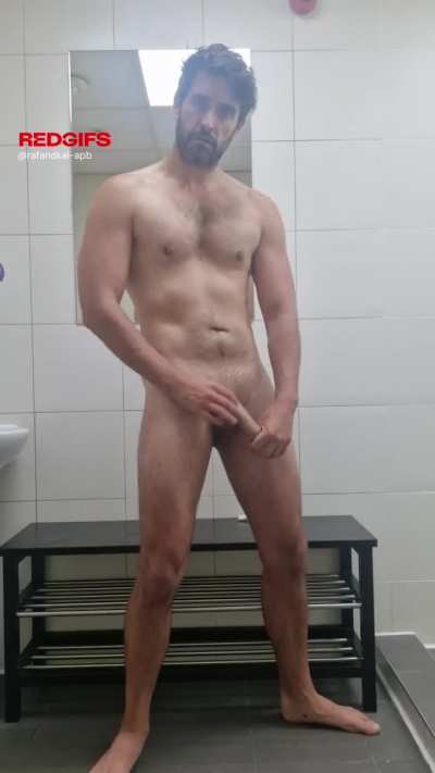 Who's gonna come be my gym bro and join me for a post-workout session? Kal (41) Who wants to see more? - Link to our full videos is in comments and on our profile ;)