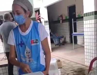Queda drastica durante vacinação, até quando Brasil...