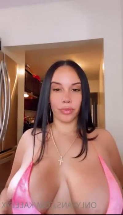 Her onlyfans garbage no kizzy 🥱
