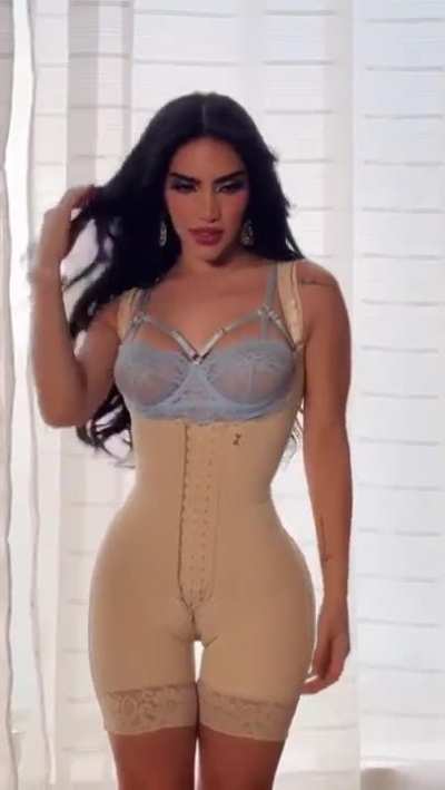 Kimberly Loaiza 
