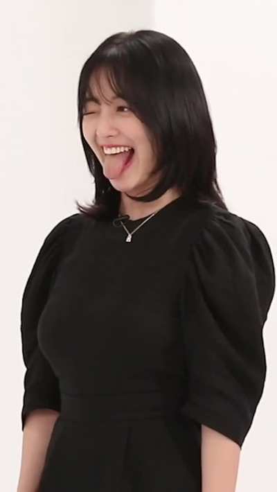 Jihyo - black dress, 😜