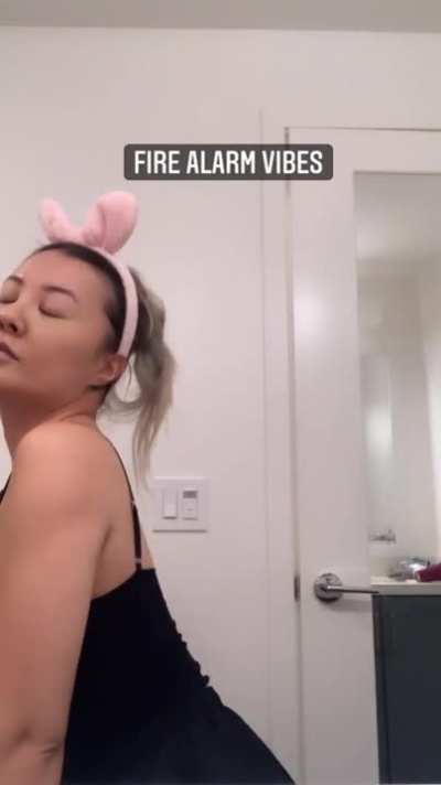 Gina Twerking to the Smoke Alarm Beeps<wbr>👀😏(Re<wbr>-Uplo<wbr>ad)