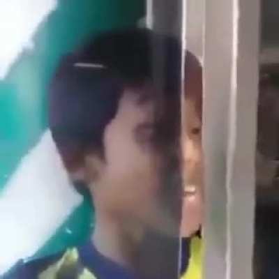 :V