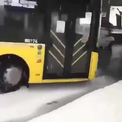 İETT Bus drifting in snow