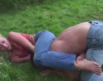 Farm girl uses headscissor in competitive match<wbr>👩🏼‍🌾