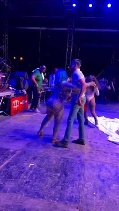 Spice and the @anth<wbr>ony_g<wbr>irls_<wbr>_ put on a madd show in Guyana 🔥🔥 You think he still has a wife? 😬