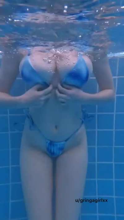 Underwater titty drop🤭