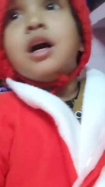 This cutie saying 'Thaggedhe le'. Bangaaaram asalu. Post cheykunda undalekapoya.