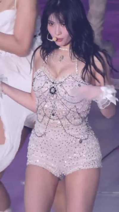 anyone wanted to talk about momo? (i can rp as her)