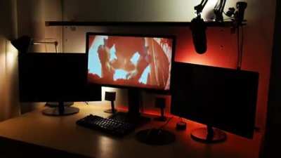 Cool backlighting reflecting the boss's attacks