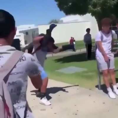 This a cartoon fight 😭