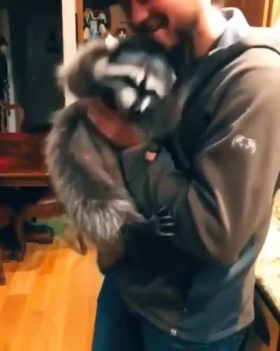 Не все любят целовашки...