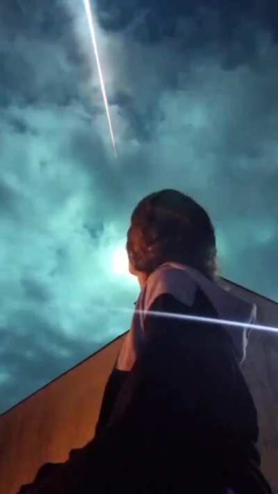 🔥 Portuguese Teenager Captures Video of a Falling Meteor