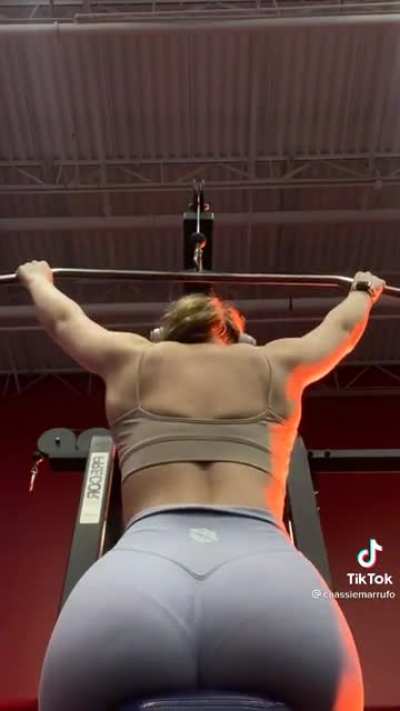 phat ass babe working out....