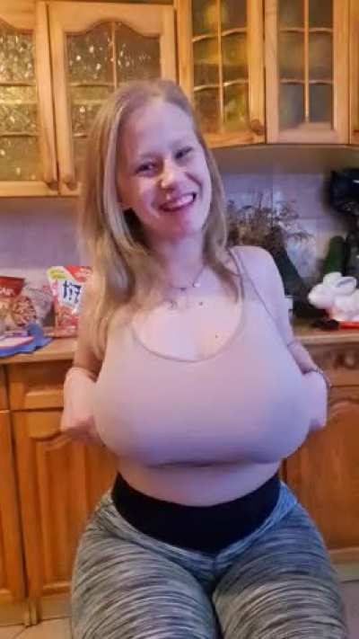 #TittyDrop My boobs really grew in the spring. So. BOOM! Check it out.