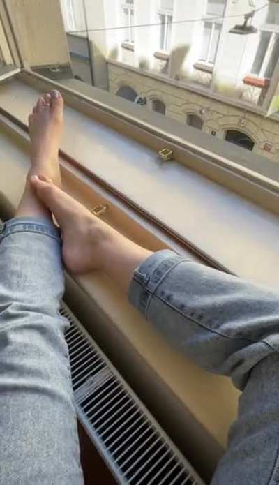 Cum sit with me?🥰