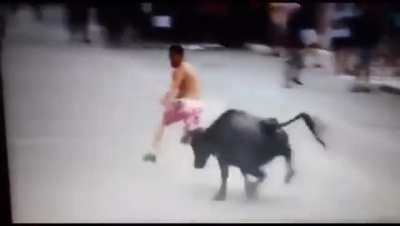 Look at me. I'm running wth de bulls. Ha! You'll never catch meeee....💥😵😵‍💫🥴 ~S~