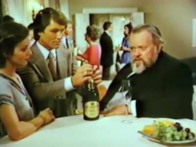 Orson Welles makes a champagne commercial