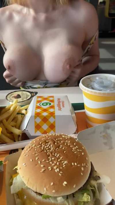 Just flashing my big McTiddies.. 🫣[GIF]