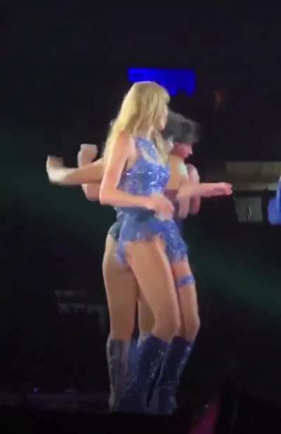 Taylor shaking it in Brazil