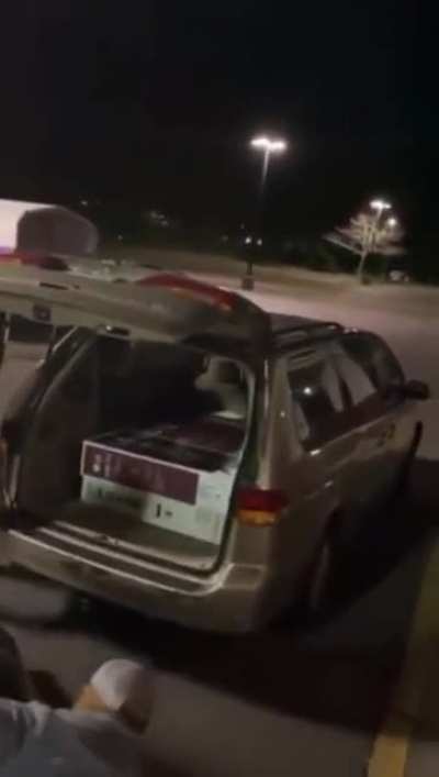 Thieves steal a bunch of TVs from BJs.