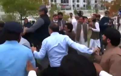 Former Prime Minister and PMLN member Shahid Khaqan Abbasi slaps a PTI worker outside of the National Assembly. Never expected a former PM to assault a citizen of Pakistan. Wonder how the media will twist this video.