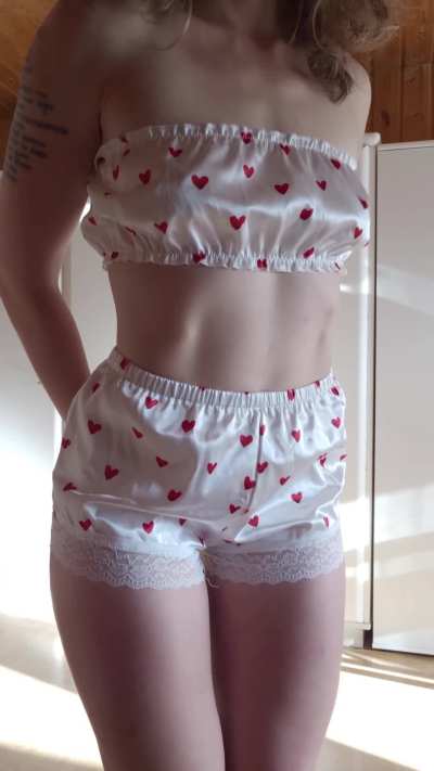 All natural fuckdoll at your service :)