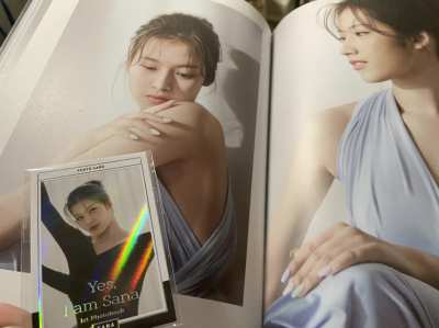 I was afraid of having buyer’s remorse after getting merchandise... but all of that went away as soon as I opened my new book 😅