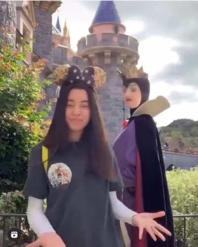 Disneyland cringe.