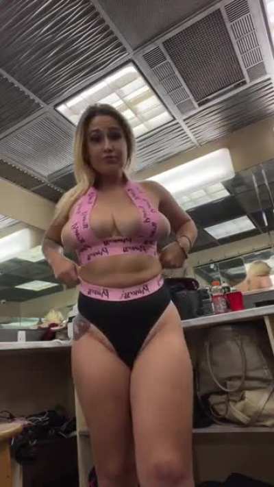 How many bbc she can take it?