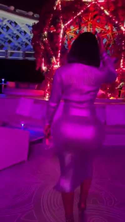 Fat ass about to bust of that dress<wbr>💜💦💦💦💦<wbr>💯