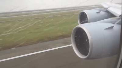 This is probably the best A380 takeoff engine sound that I've ever heard. Turn up the volume for maximum enjoyment. 🔊⬆️