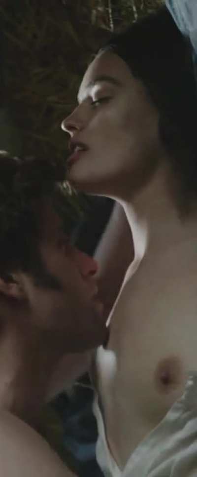 Emma Mackey nude boobs ð¥µð<wbr>¥